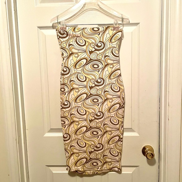 Abstract Patterned Strapless Dress - Picture 2 of 8